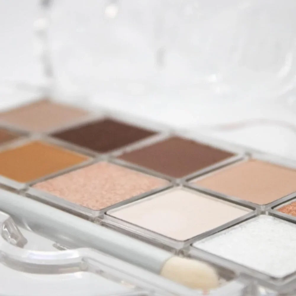dearcloud 10-Pan Buttercream Latte Pigment, Shadow, & Stickers